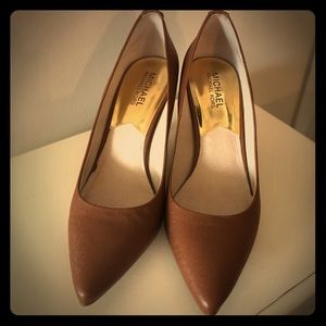 M Kors Flex Heels